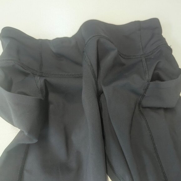 Lululemon Size 6 Black Wunder Under Cropped Leggings With Side and Back Pockets - Picture 4 of 16